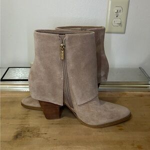 NWT Jessica Simpson Tan Coulton Booties Heels Women’s size 8.5